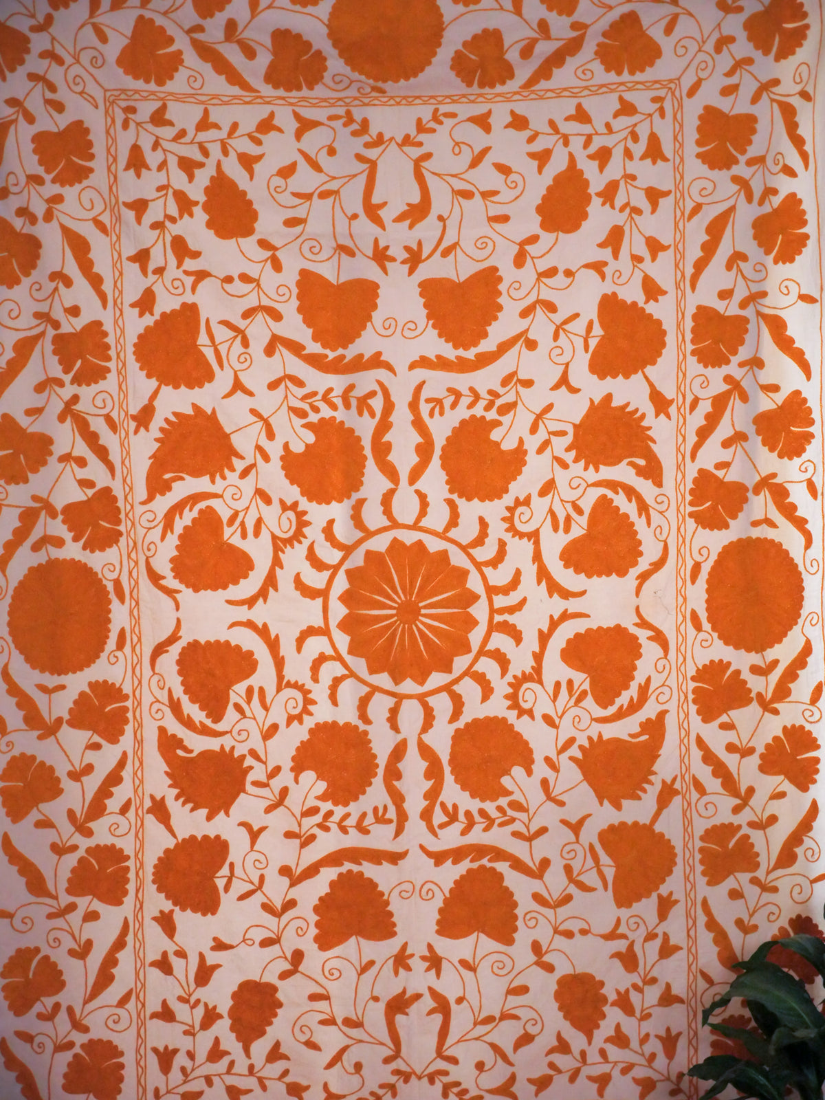 Contemporary Mochi Suzani jaune. Main image