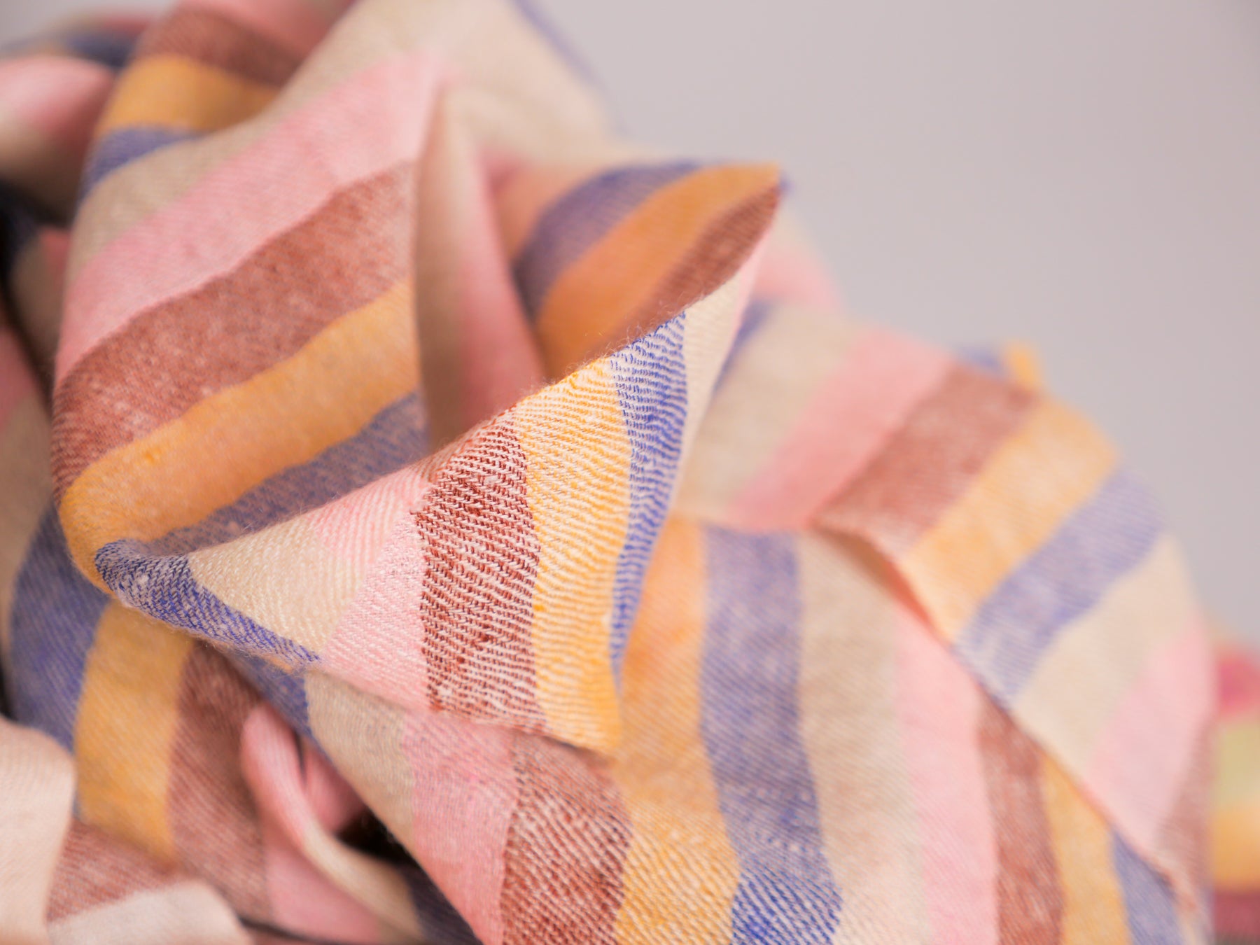 Handwoven Srinagar pashmina Secondary image