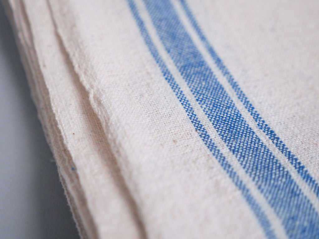 Handwoven towel: ecru cotton with blue edge