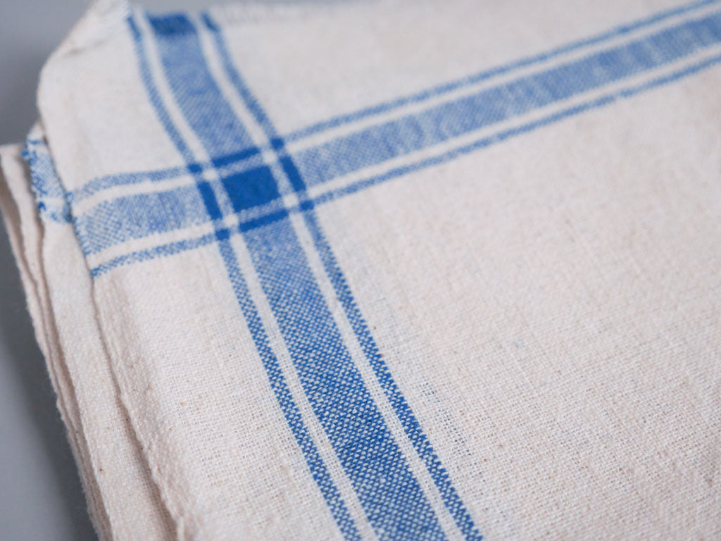 Handwoven towel: ecru cotton with blue edge