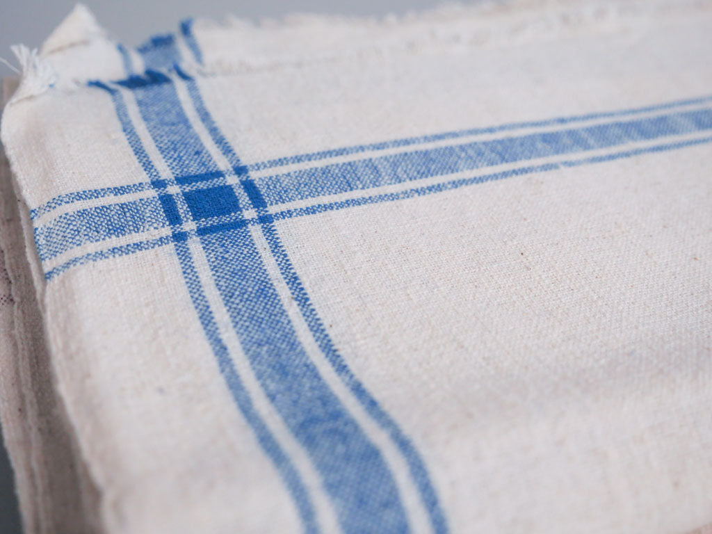 Handwoven towel: ecru cotton with blue edge