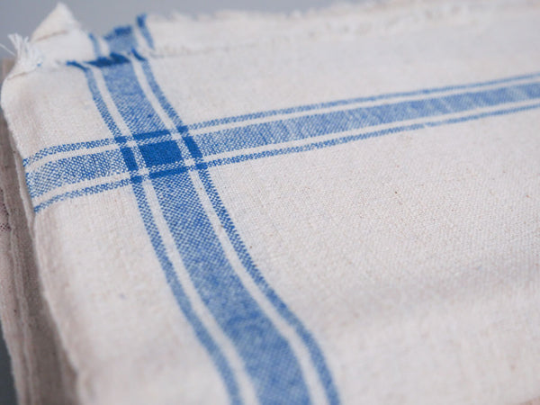 Handwoven towel: ecru cotton with blue edge
