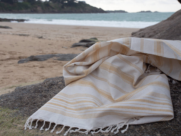 Serviette en coton sur la plage