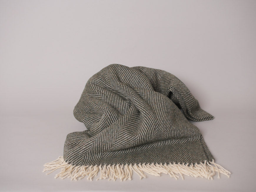 Irish blanket, fine wool "moss" Secondary image
