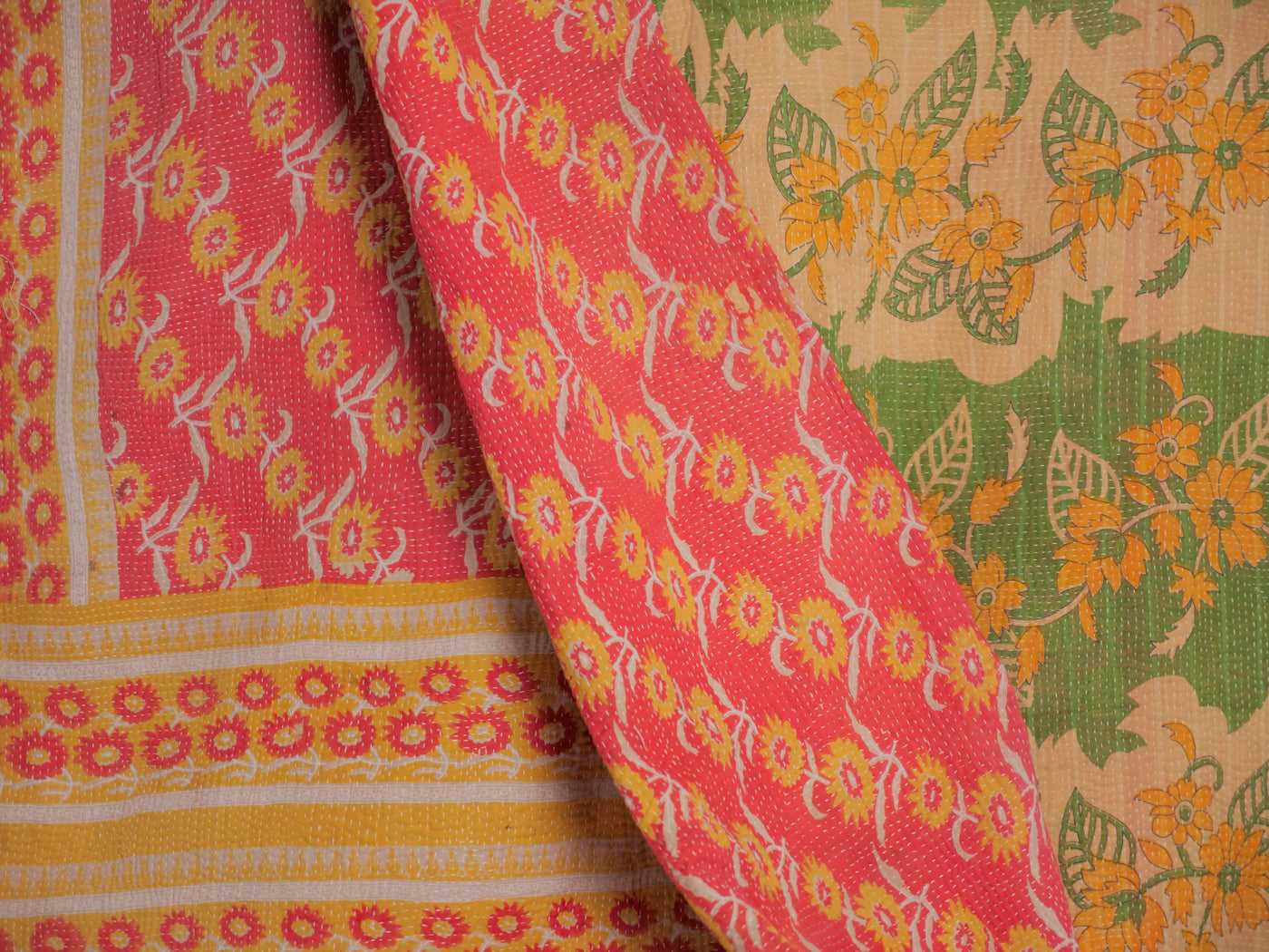 Vintage Kantha Bedspread in Recycled Cotton No.113 "Clementis" Secondary image