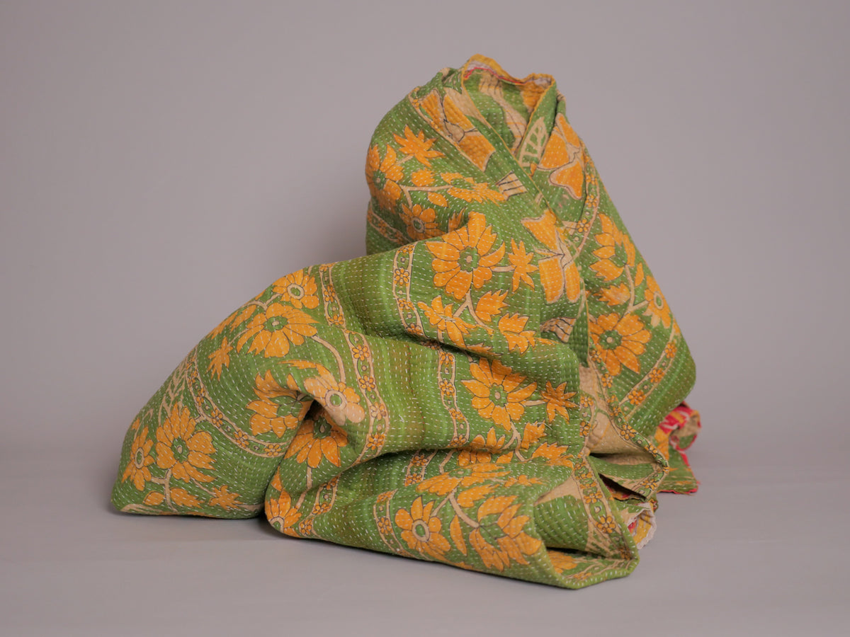 Vintage kantha Vert et Jaune. Main image
