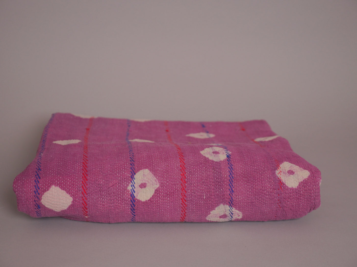Vintage Kantha Bedspread in Recycled Cotton No.120 "Blue Bandhani" Secondary image