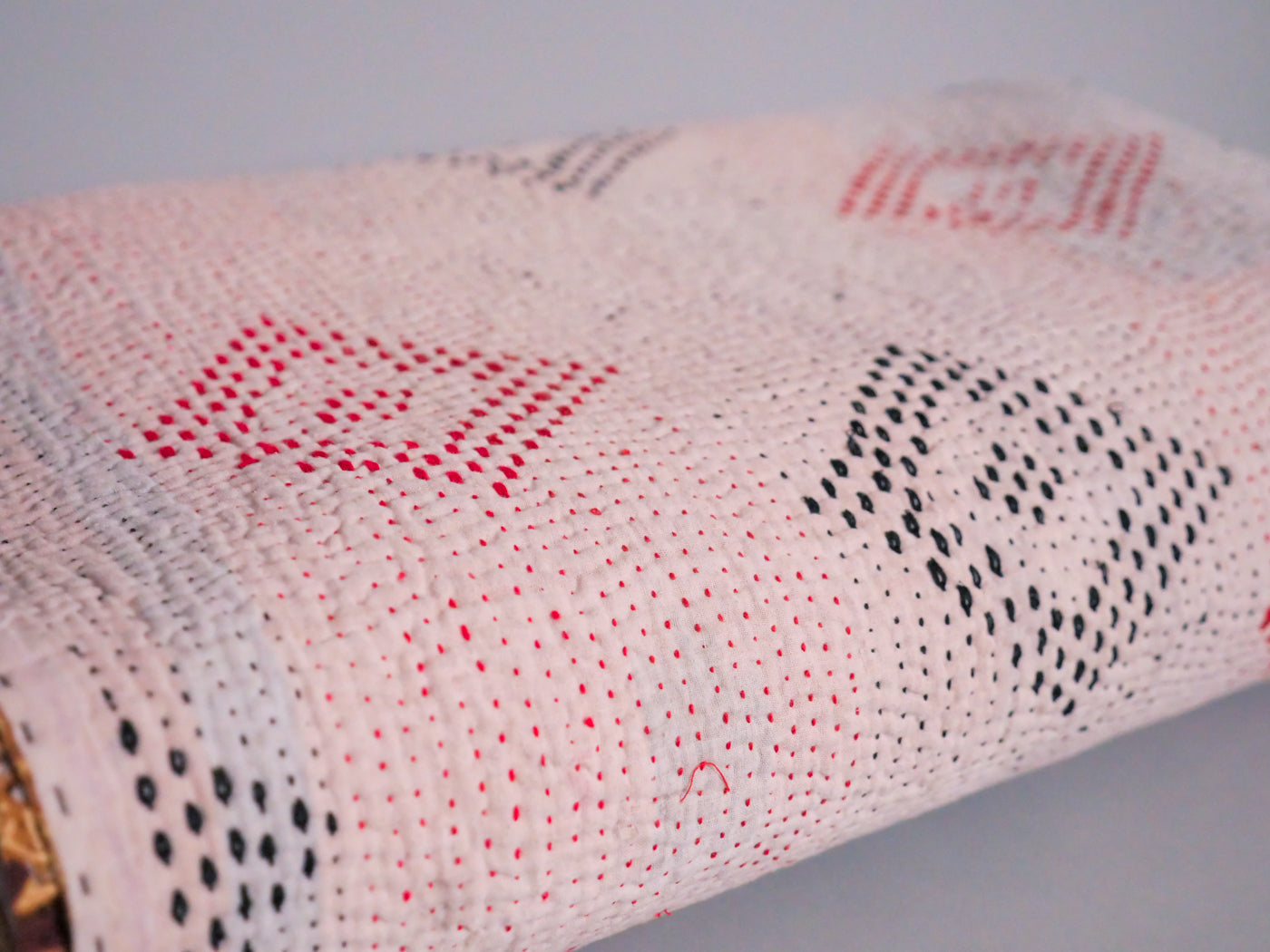 Vintage Kantha Bedspread in Recycled Cotton No.123 "White Diamonds" Secondary image