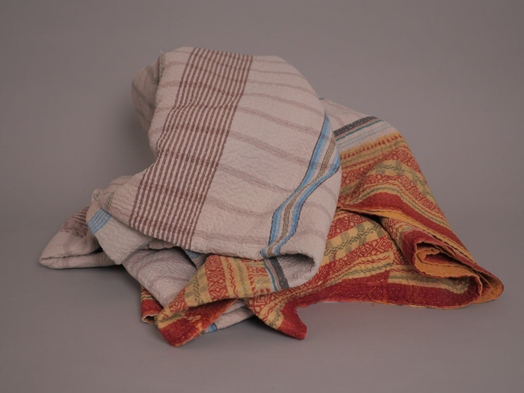 Vintage Kantha Couvre Lit Gris ecru