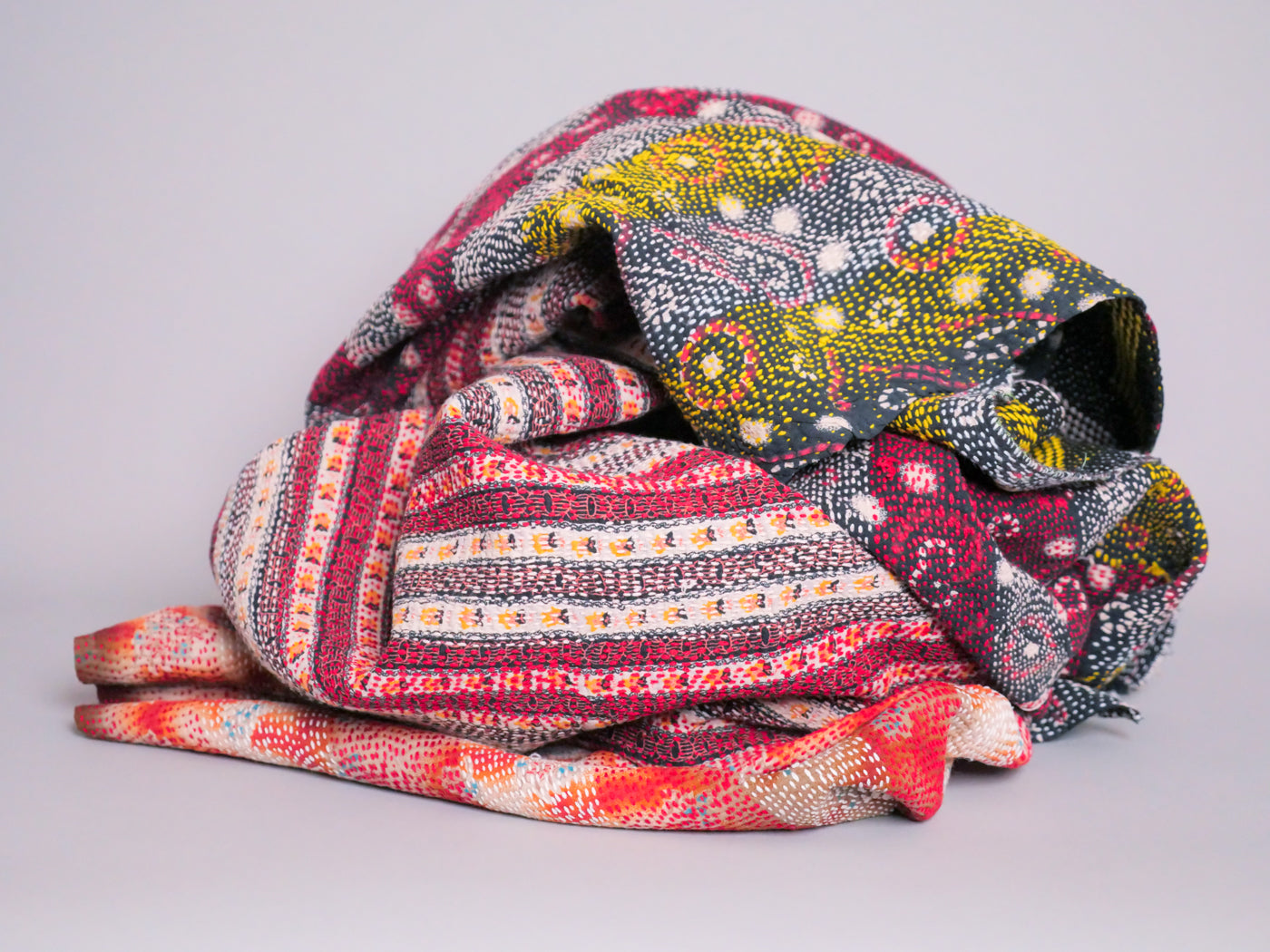 Vintage Kantha Bedspread in Recycled Cotton No.119 "Red & White Zig" Secondary image