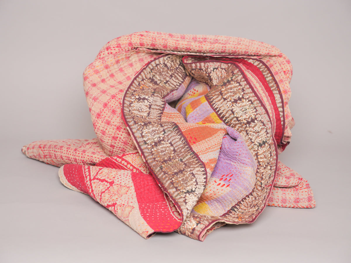 Kantha sari bedspread "Graphic Violet" hand-embroidered recycled cotton