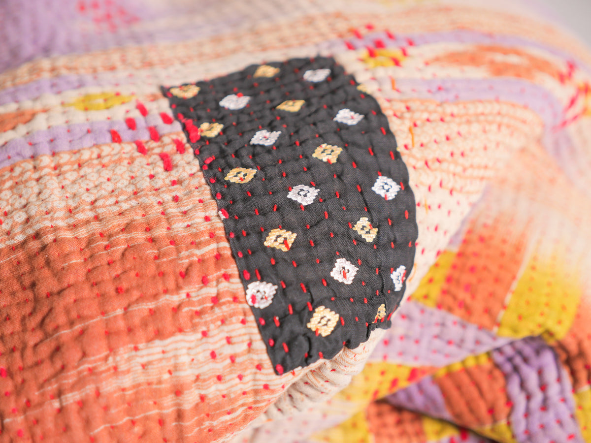 Kantha sari bedspread "Graphic Violet" hand-embroidered recycled cotton