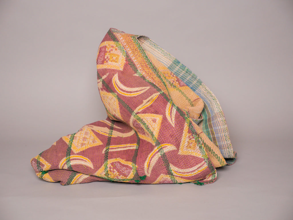 Kantha sari bedspread "Ikat horizon" hand-embroidered recycled cotton