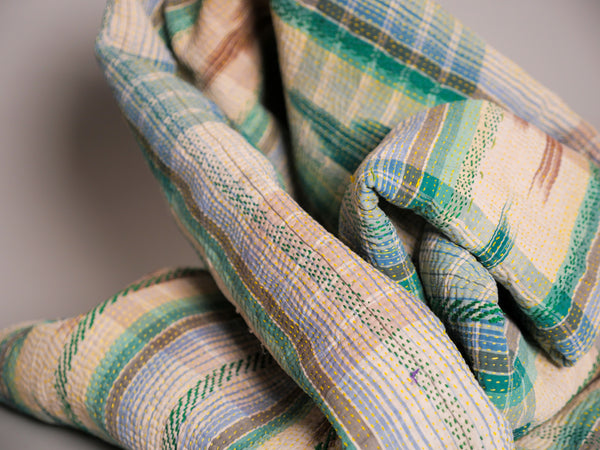 Kantha sari bedspread "Ikat horizon" hand-embroidered recycled cotton