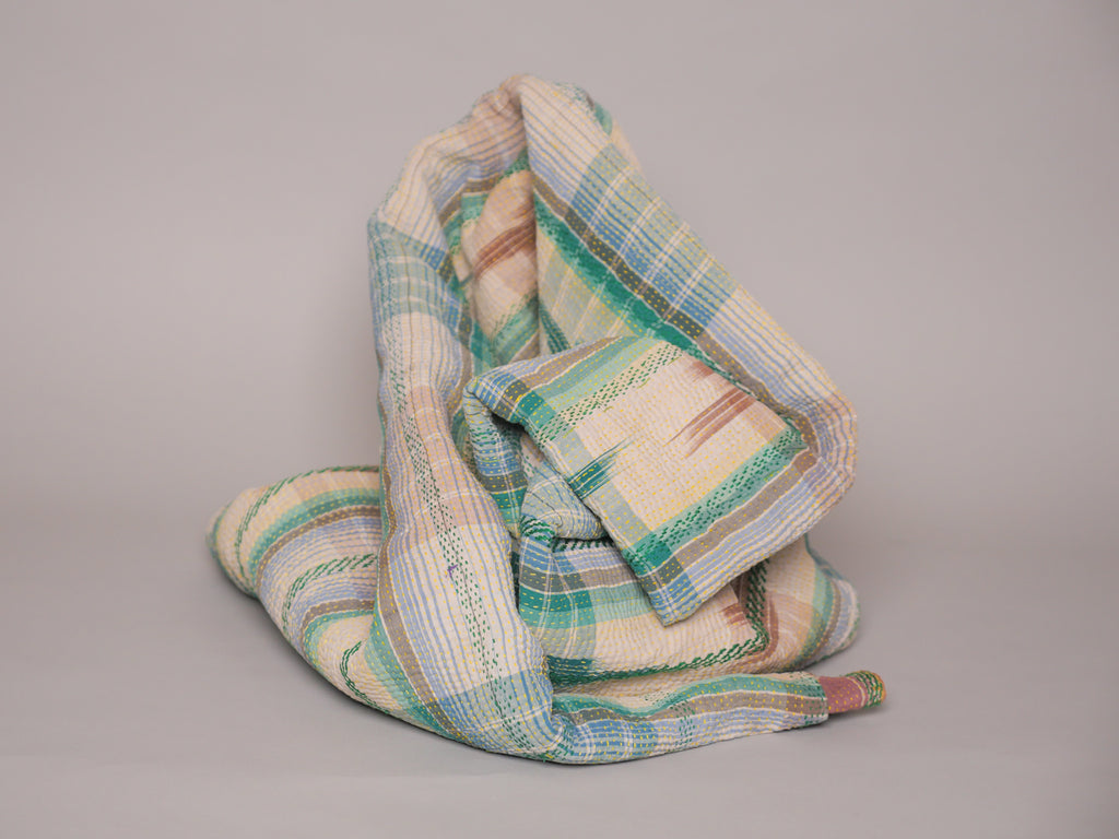 Kantha sari bedspread "Ikat horizon" hand-embroidered recycled cotton