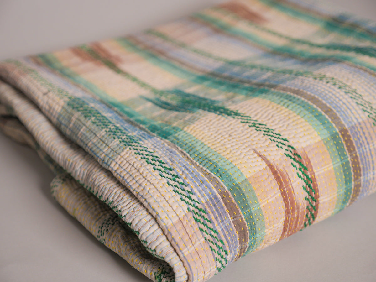 Kantha sari bedspread "Ikat horizon" hand-embroidered recycled cotton