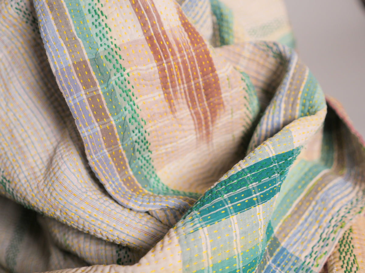 Kantha sari bedspread "Ikat horizon" hand-embroidered recycled cotton