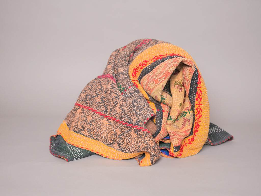 Kantha sari bedspread "Shadow flowers" hand-embroidered recycled cotton