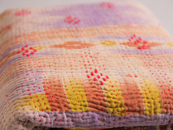Kantha sari bedspread "Graphic Violet" hand-embroidered recycled cotton