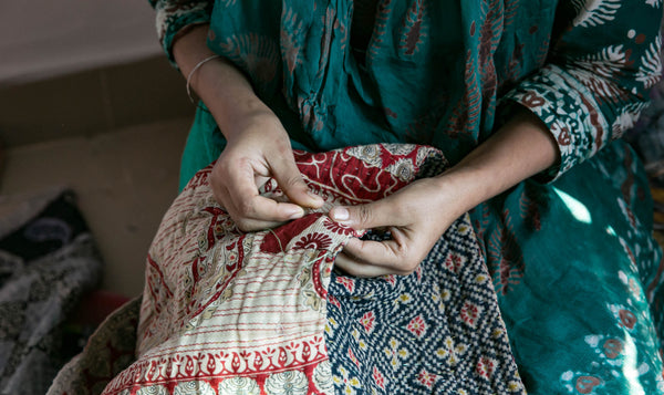 Kantha sari bedspread No. 160 "Cottage Garden", hand-embroidered recycled cotton