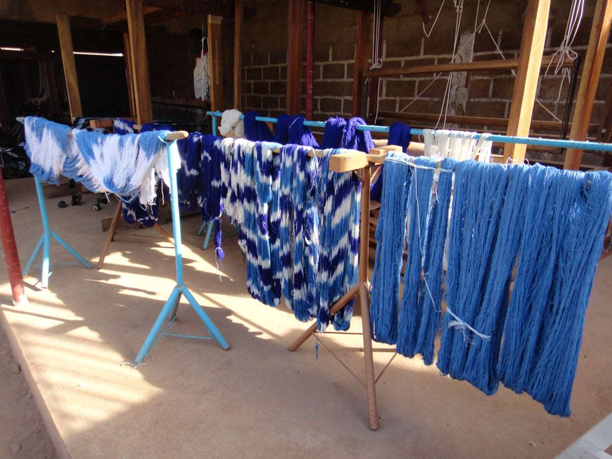 Dying cotton threads, Ouagadougou