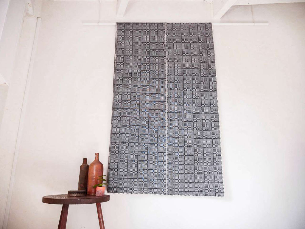 Binakul textile, couverture, tissé main au Philippines. Hand loomed textile from the Philippines.