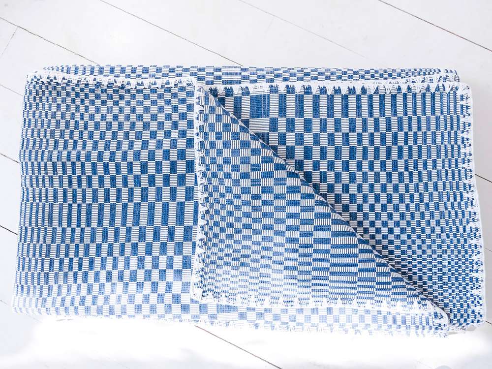Binakul textile, couverture, tissé main au Philippines. Hand loomed textile from the Philippines.
