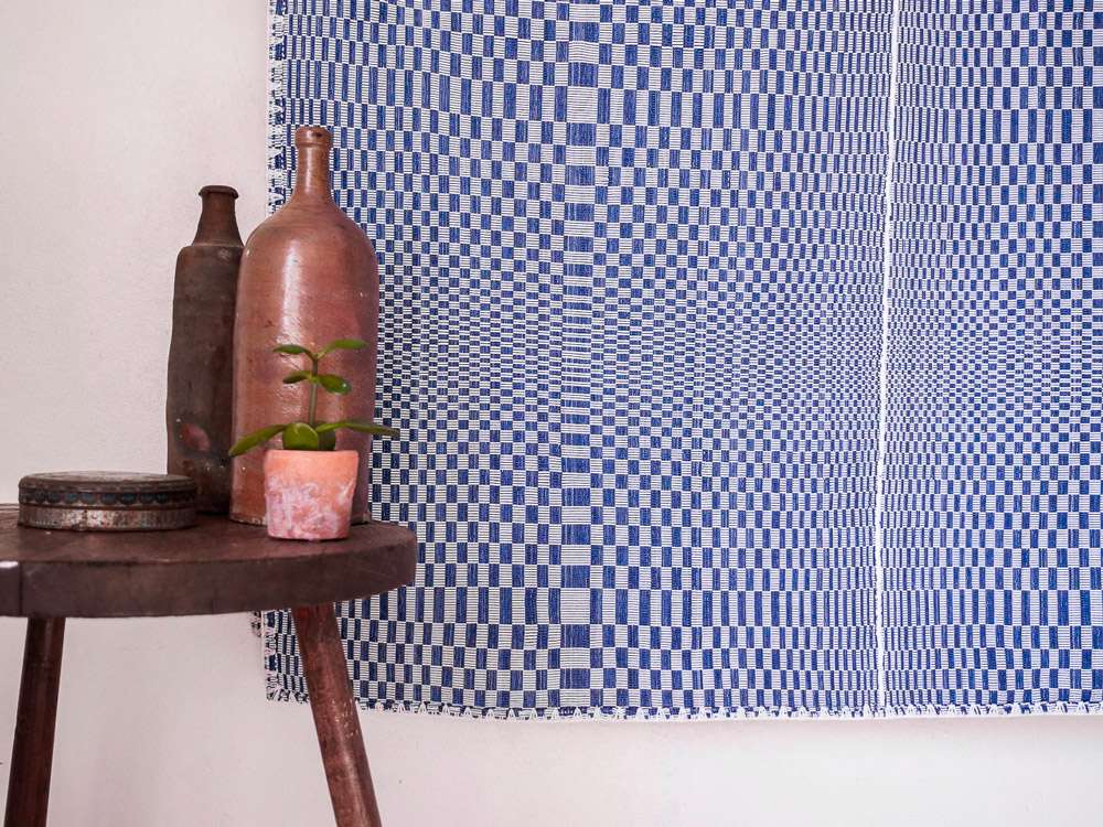 Binakul textile, couverture, tissé main au Philippines. Hand loomed textile from the Philippines.