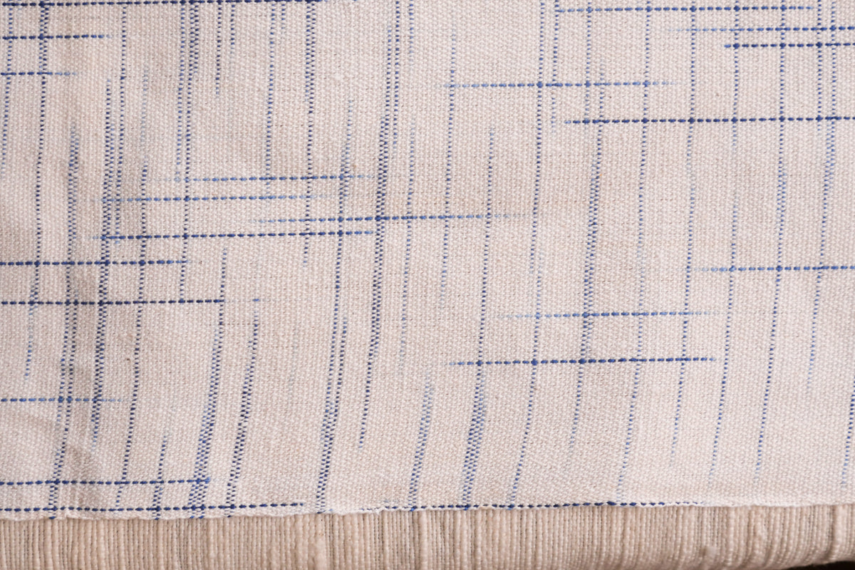 These graphic white and blue hand woven placemats are made using a traditional loom in Burkina Faso, using the highest quality locally produced cotton. The fabric is transformed into our Storie collection products in our Paris workshop. 