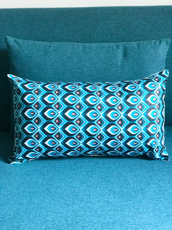 An exclusive Storie collection, made up of small batch of vintage, handmade and up cycled fabrics, found in the four corners of the globe. Each cushion is  finished by skilled tailors in the French capital with an elegant linen, using an envelope style closing, with a discrete Storie label in the interior.