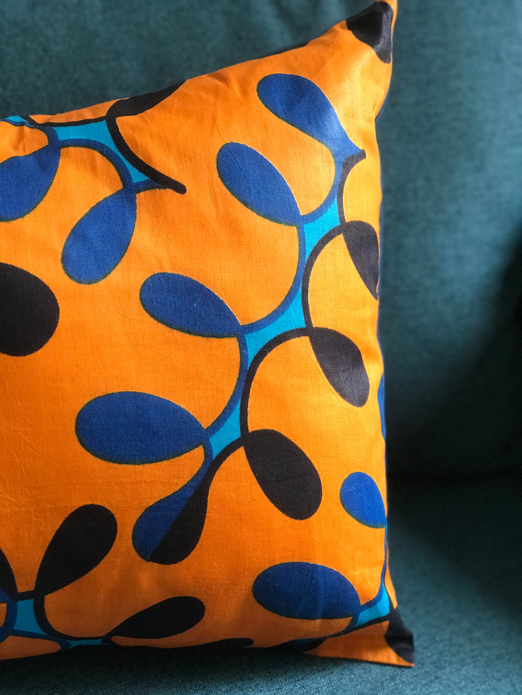 Blue vine, cushion cover