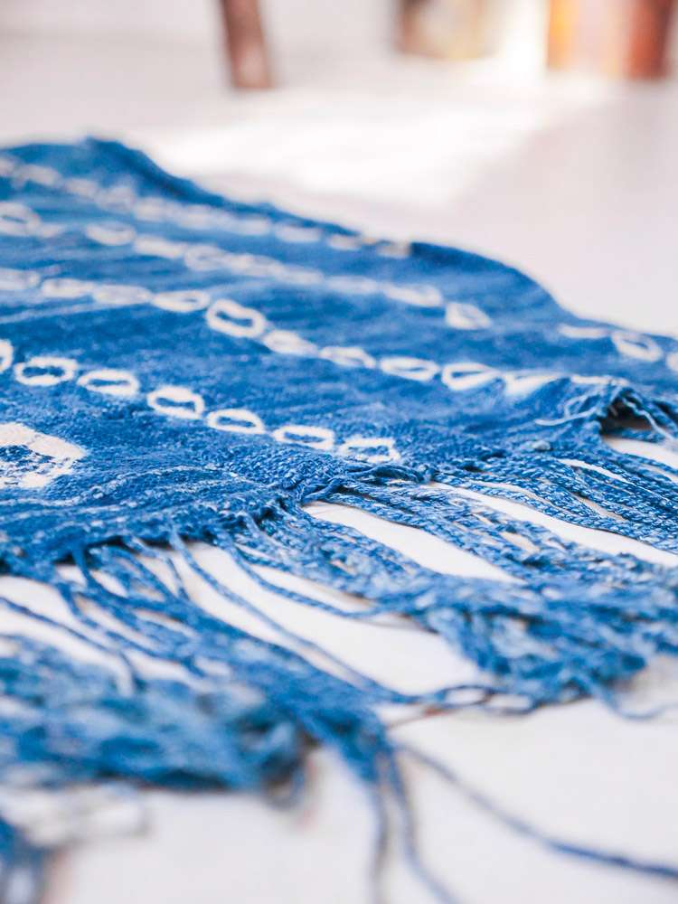 Dogon indigo scarf, cross pattern, vintage handwoven Secondary image