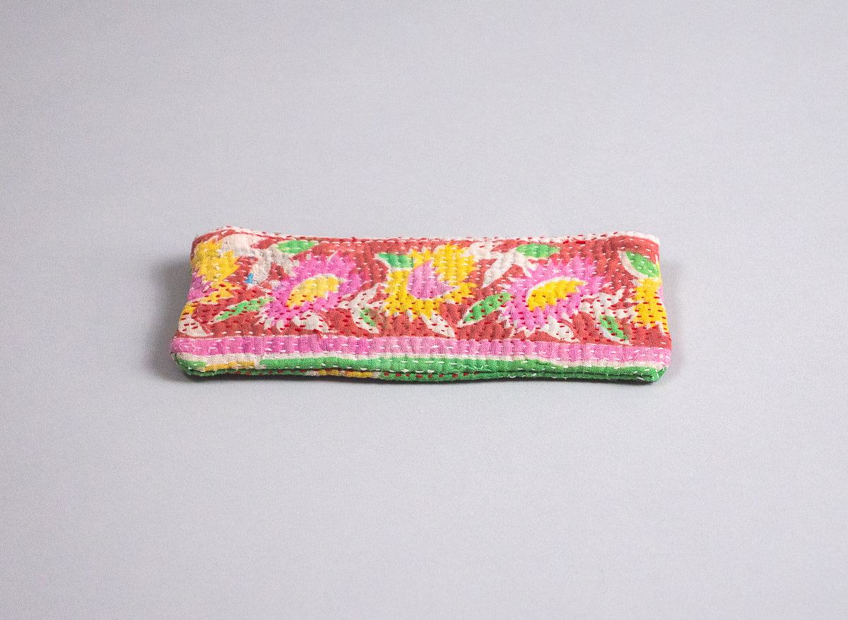 Kantha pouch, pencil, make up, glasses case in recyclé.