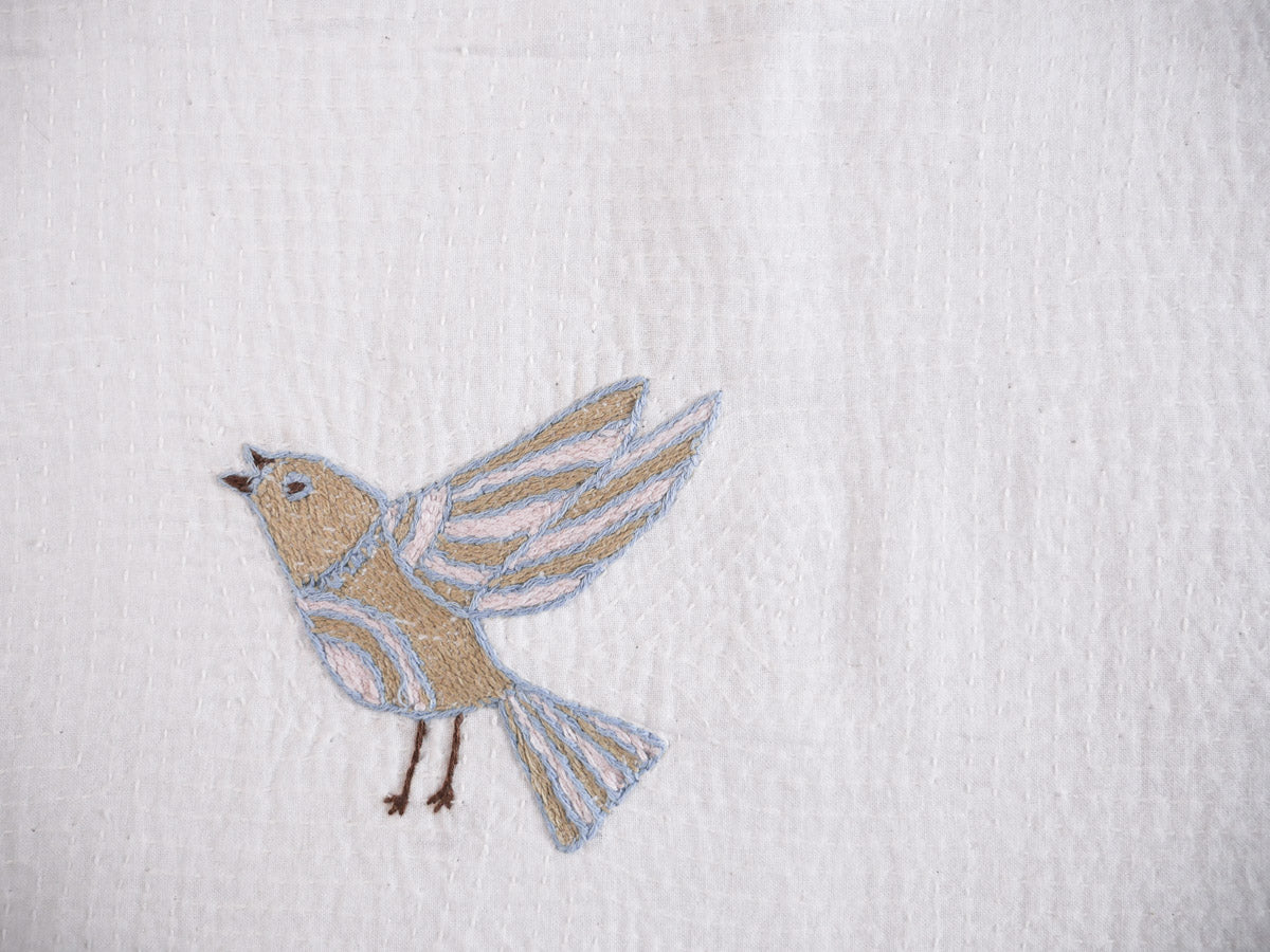 Baby Bird Quilt, hand stitched Secondary image