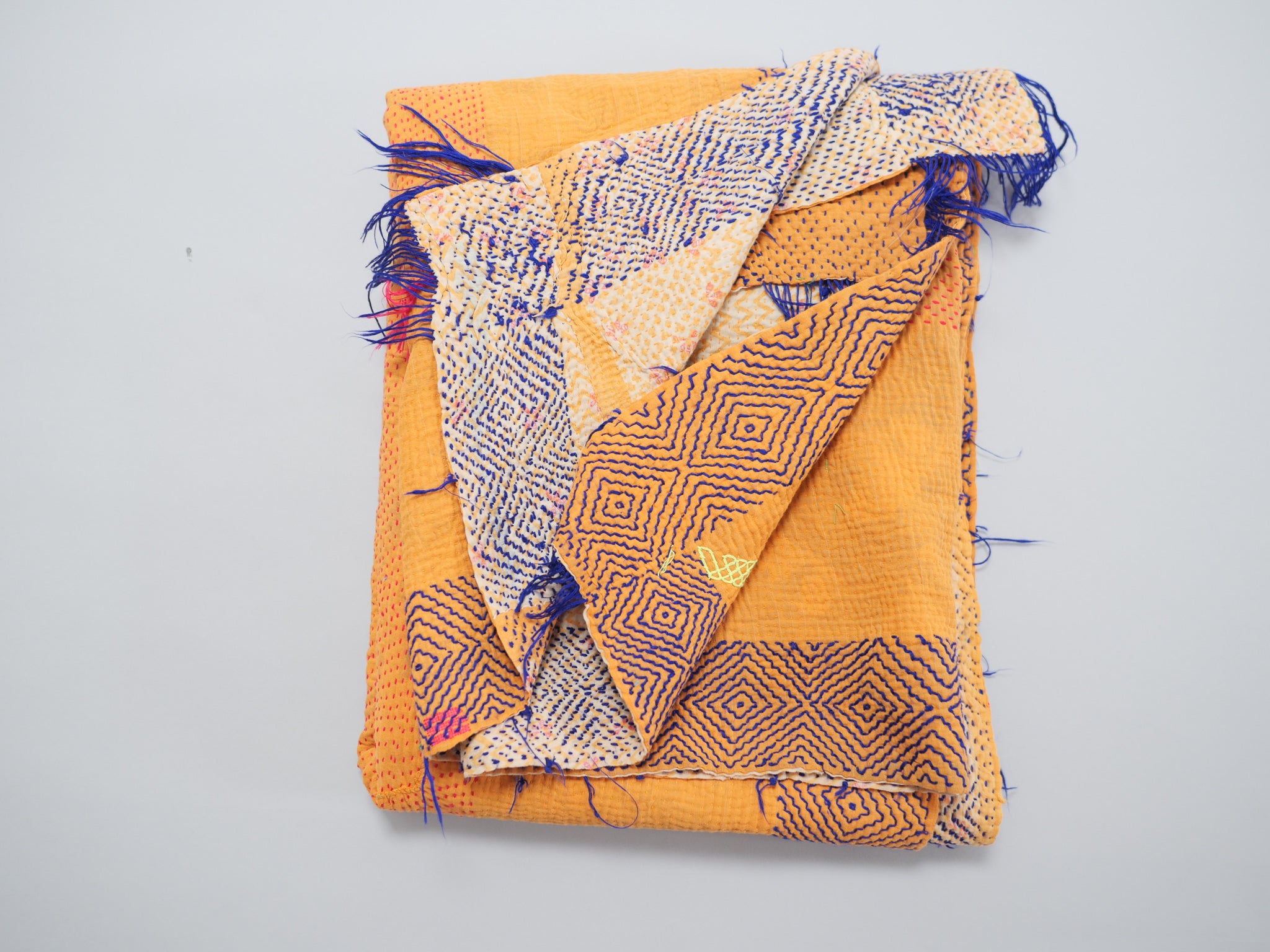 Kantha sari bedspread No.65 "Turmeric", recycled cotton hand-embroidered Secondary image