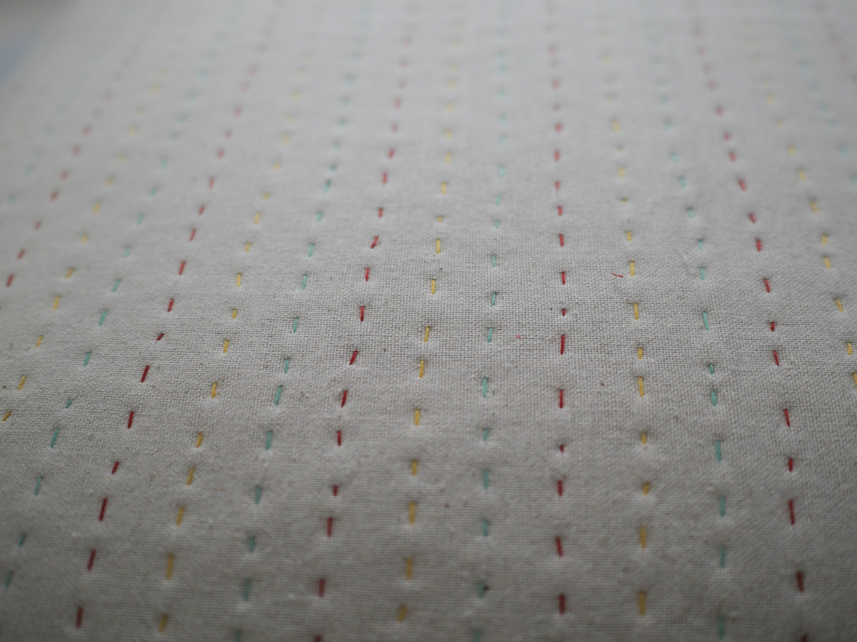 Coussin kantha brodé main en coton