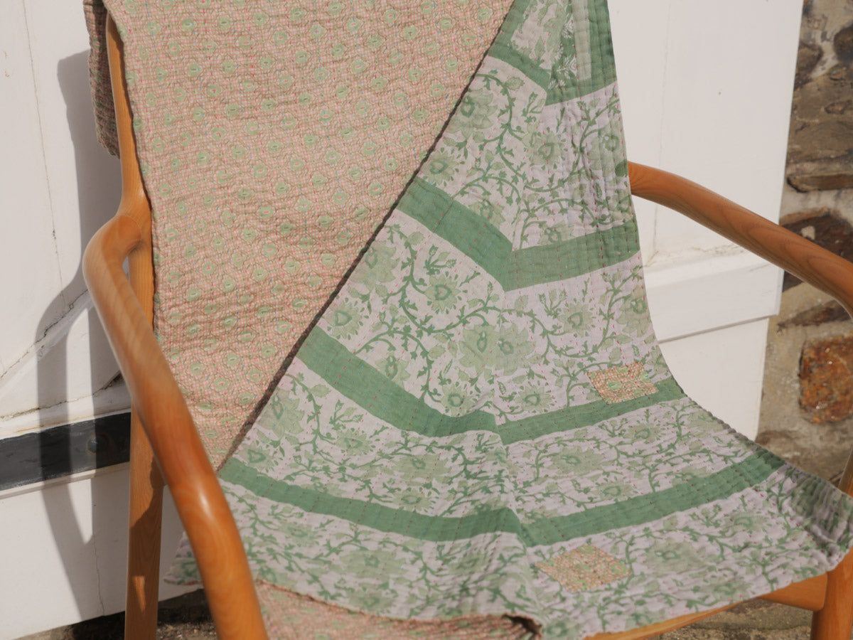 Baby Kantha contemporary quilt "vert jardin" Main image