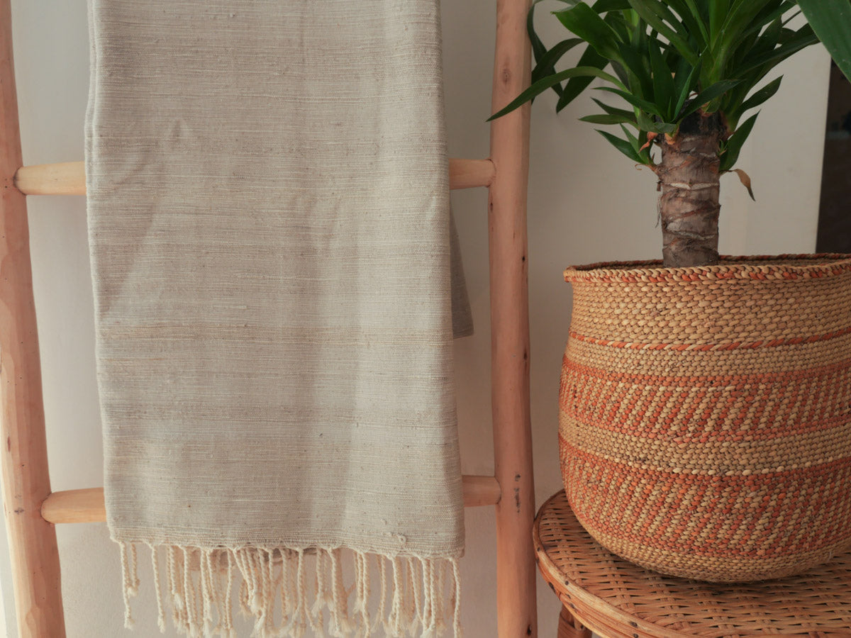 Handloom, cotton throw, grey Secondary image