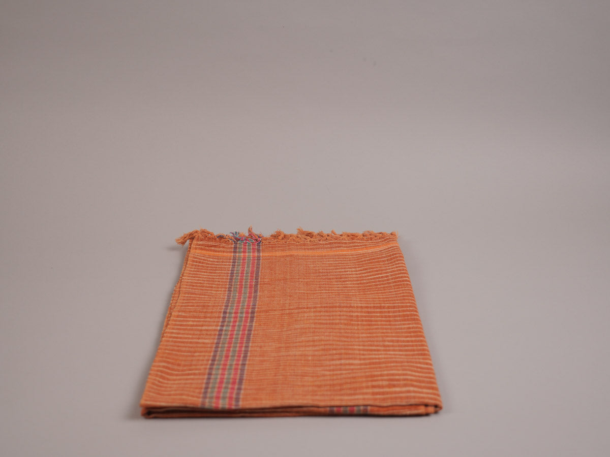 Serviette khadi en coton tissé main Main image