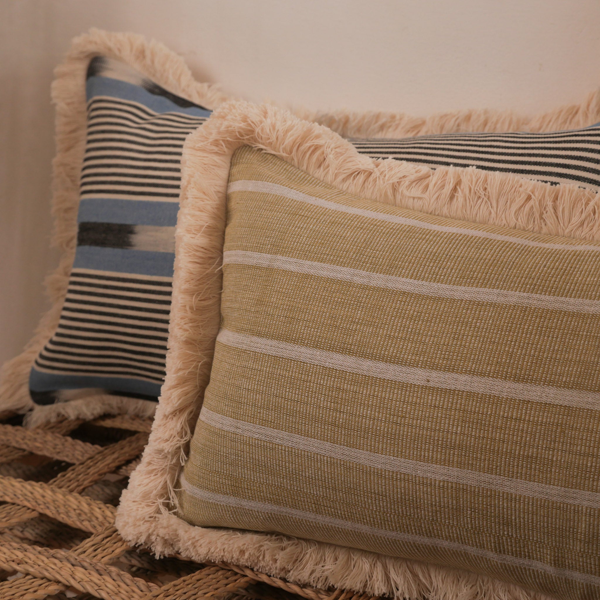 Handloomed cushion, "Oats" Secondary image