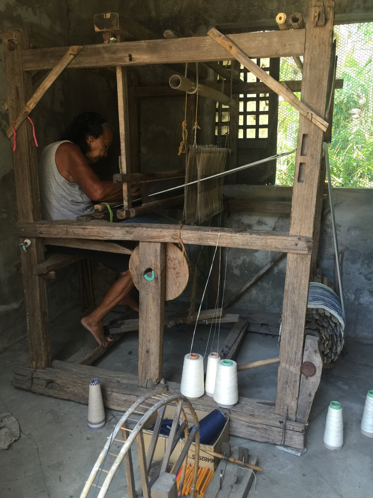 Binakul textile, couverture, tissé main au Philippines. Hand loomed textile from the Philippines.
