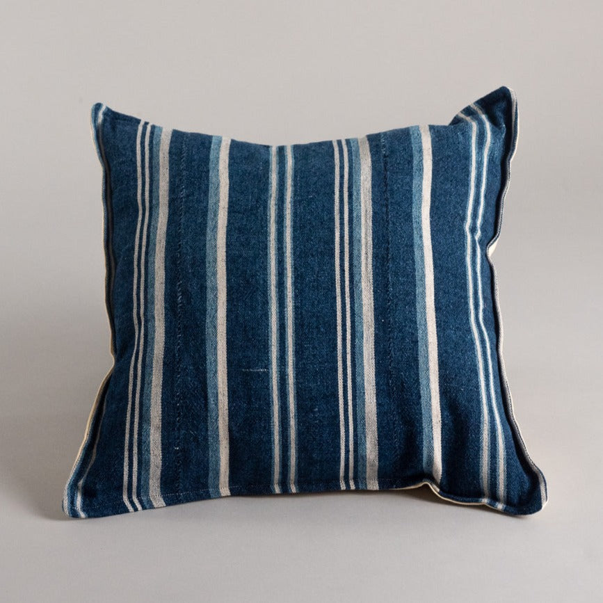 Vintage Dogon indigo cushion, 2 Secondary image