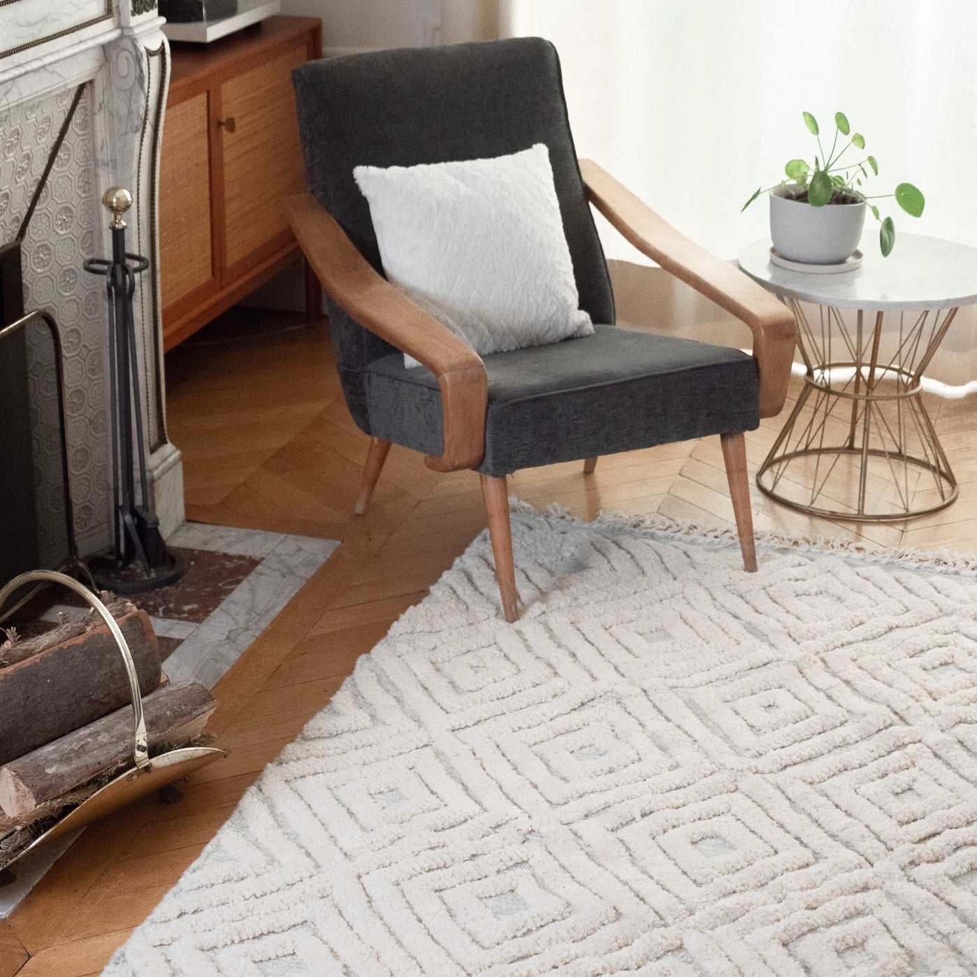 Handloomed wool rug from Tunisia